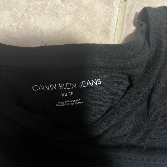 Calvin Klein tshirt - Picture 3 of 3